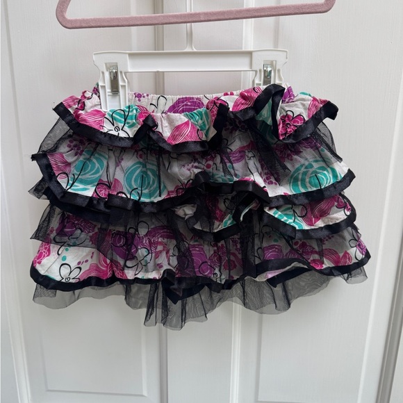 Ruffle Butts 3T Girls Black and Pink Floral Layered Ruffled Skirt - Picture 4 of 5
